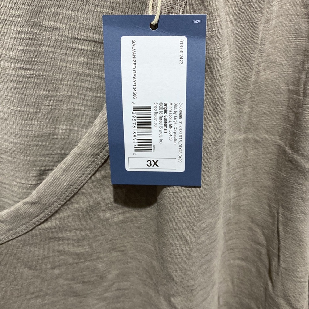 NWT universal thread tee - Picture 3 of 6